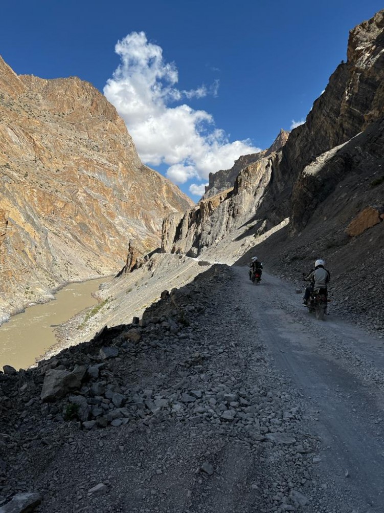 51 na motocyklach przez Himalaje